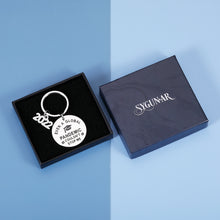 将图片加载到图库查看器,Funny Keychain Class of 2022 Graduation Gifts for Him Her Daughter Son Women Men Best Friends Inspirational Grad Gift for Senior 2022 High School Master Nurse Medical College Students Teen Boys Girls
