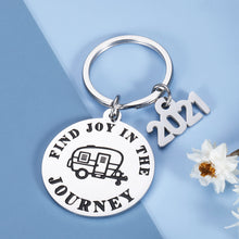 将图片加载到图库查看器，2021 Camping Camper Decor Accessories Decorations Motorhome Graduation Retirement Keychain Gifts for RV Campers Owner Coworker Travel Trailers Women Men Happy Camper Decor RV Decor Gifts
