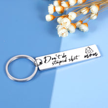 将图片加载到图库查看器，Birthday Christmas Keychain Grad Gifts for Son Daughter Kids Teen Boys Girls Funny Graduation Valentine Humor Don&#39;t Do Stupid Gag Gifts Stocking Stuffers from Mom to Child Teens Teenagers Him Her
