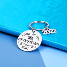 将图片加载到图库查看器，2022 Graduation Gifts for Women Men Him Her Class of 2022 Senior 2022 Grad Keychain Inspirational Gifts for Middle High School College Students Best Friends Daughter Son Teen Boys Girls PHD Master
