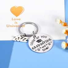 将图片加载到图库查看器，2022 Graduation Gifts for Women Men Him Her Class of 2022 Senior 2022 Grad Keychain Inspirational Gifts for Middle High School College Students Best Friends Daughter Son Teen Boys Girls PHD Master
